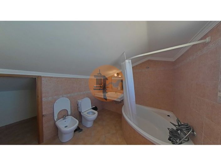 Image No.51-2 Bed House for sale