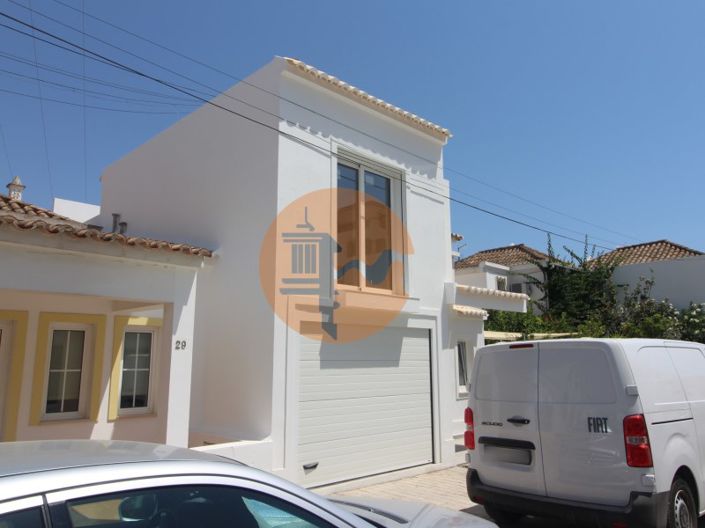 Image No.1-3 Bed House for sale