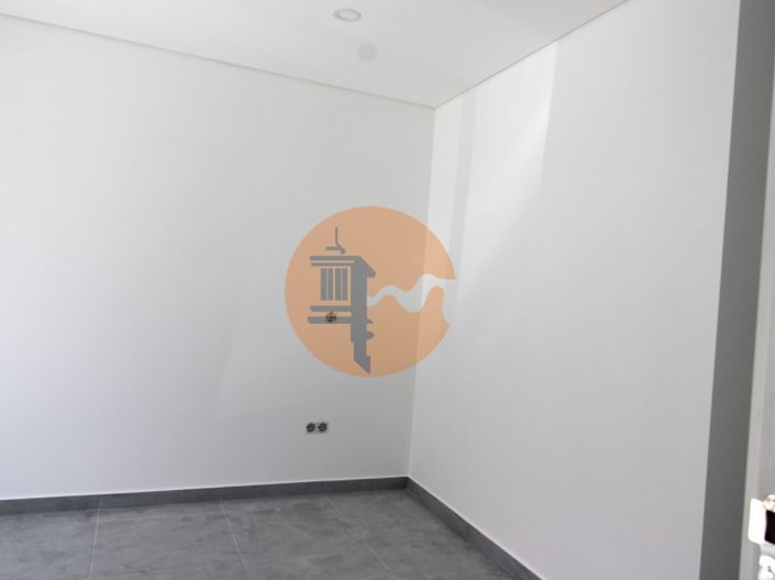 Image No.14-3 Bed House for sale