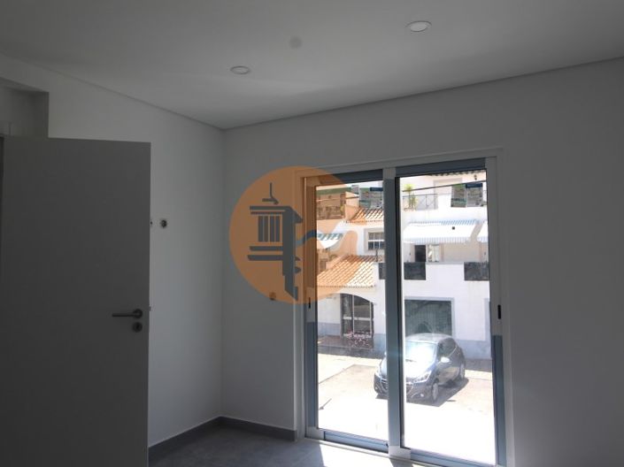 Image No.17-3 Bed House for sale