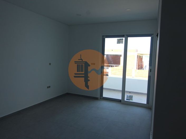 Image No.32-3 Bed House for sale