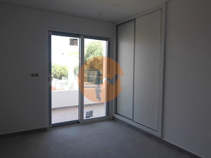 Image No.33-3 Bed House for sale