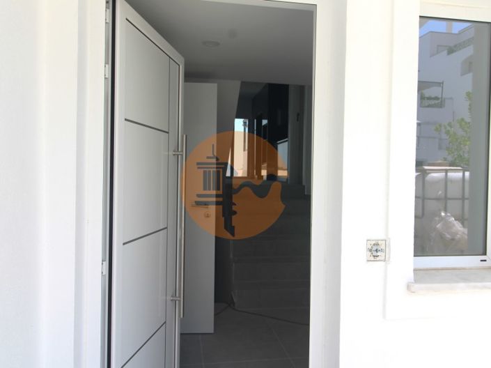 Image No.7-3 Bed House for sale