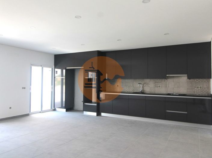 Image No.9-3 Bed House for sale