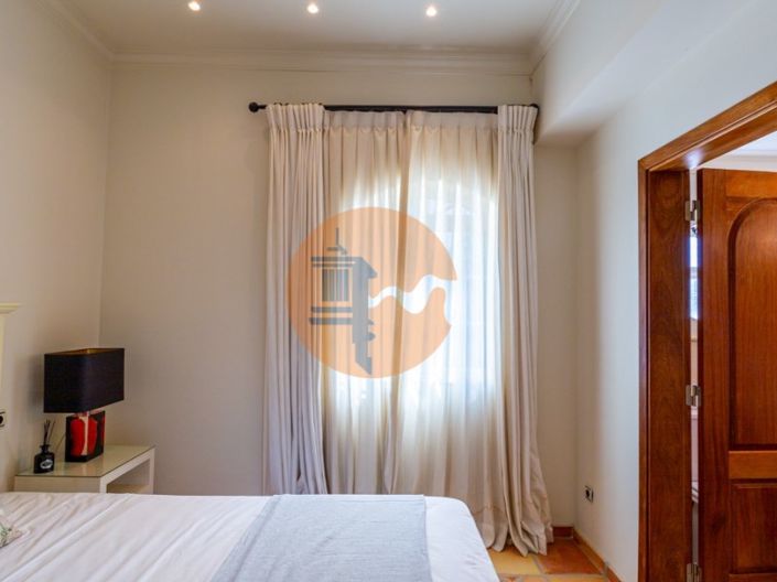 Image No.48-5 Bed House for sale