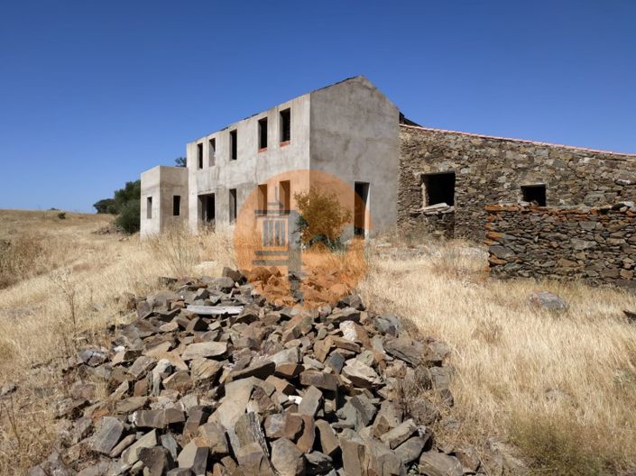 Image No.1-6 Bed Commercial for sale