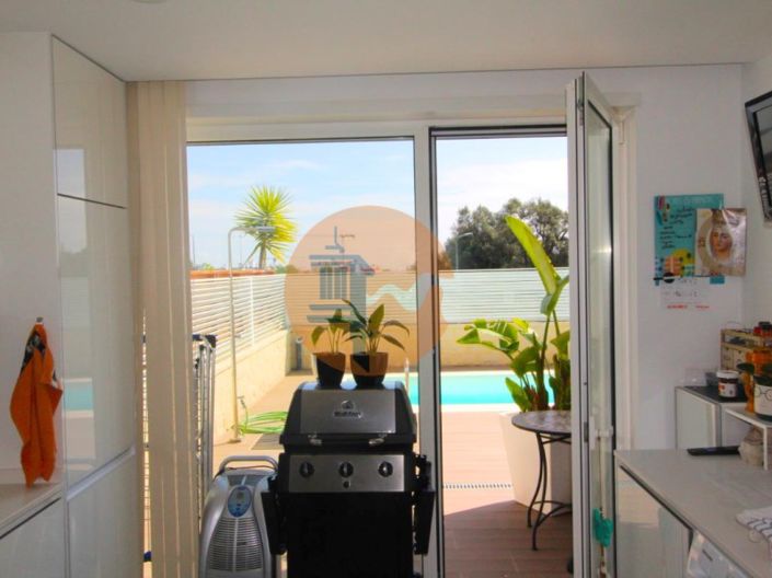 Image No.17-4 Bed House for sale