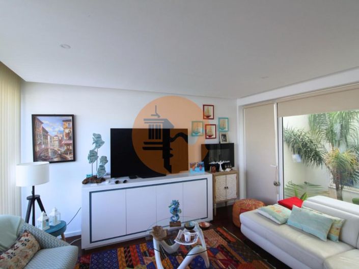 Image No.2-4 Bed House for sale