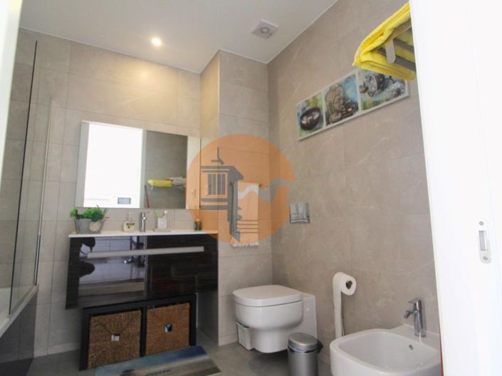 Image No.24-4 Bed House for sale