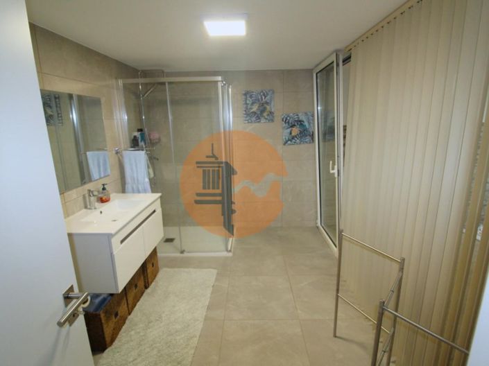 Image No.30-4 Bed House for sale