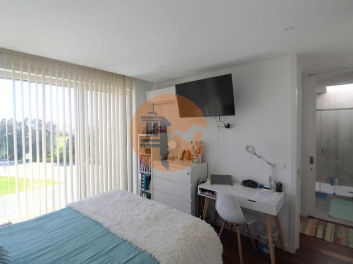 Image No.54-4 Bed House for sale