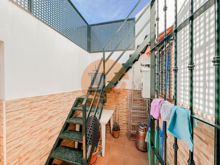 Image No.25-2 Bed House for sale