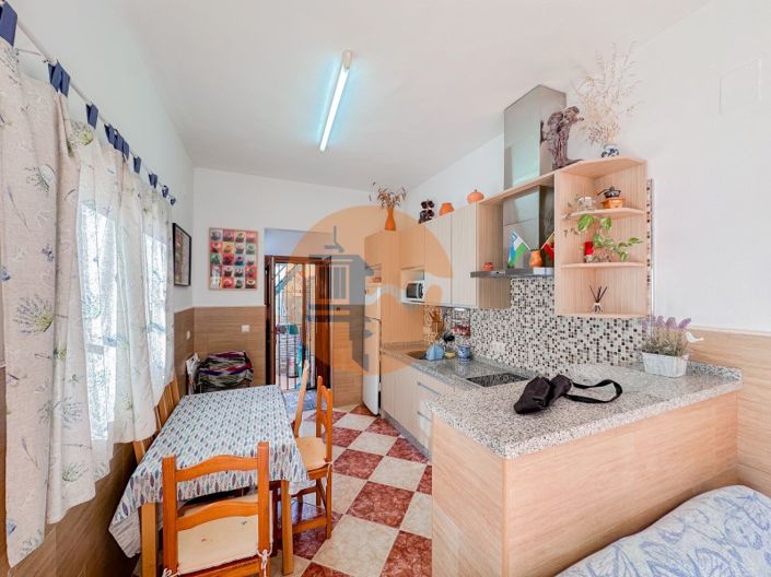 Image No.5-2 Bed House for sale