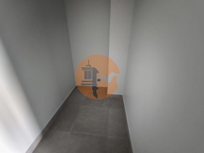 Image No.17-5 Bed House for sale