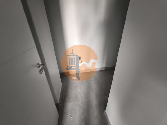 Image No.18-5 Bed House for sale