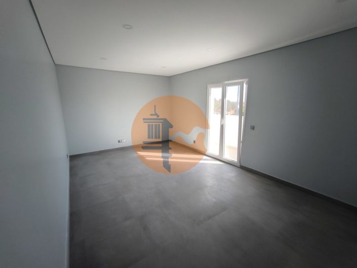 Image No.25-5 Bed House for sale