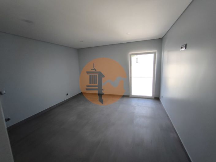 Image No.26-5 Bed House for sale