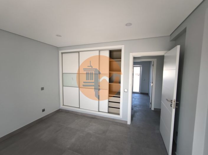 Image No.35-5 Bed House for sale