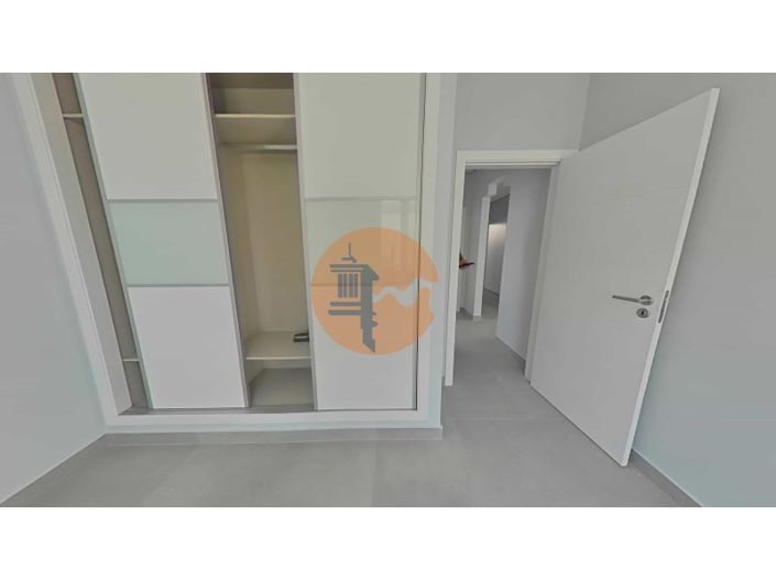 Image No.57-5 Bed House for sale