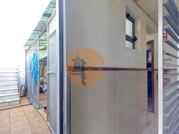 Image No.17-2 Bed Commercial for sale