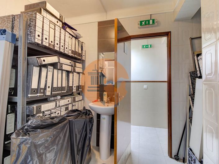 Image No.25-2 Bed Commercial for sale