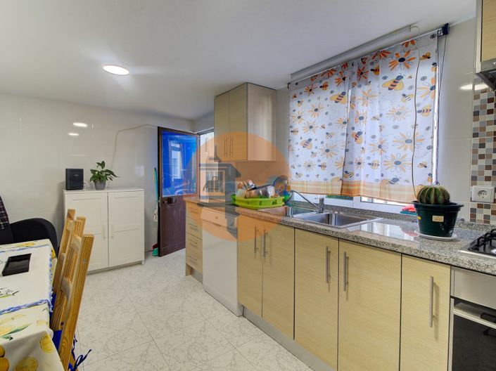 Image No.36-2 Bed Commercial for sale