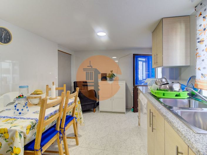 Image No.37-2 Bed Commercial for sale