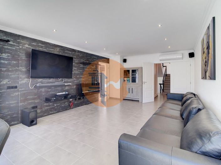 Image No.10-4 Bed House for sale