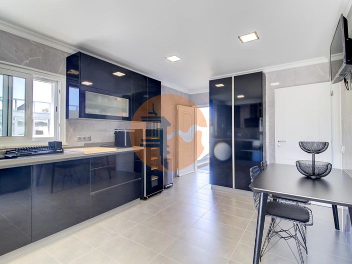 Image No.14-4 Bed House for sale