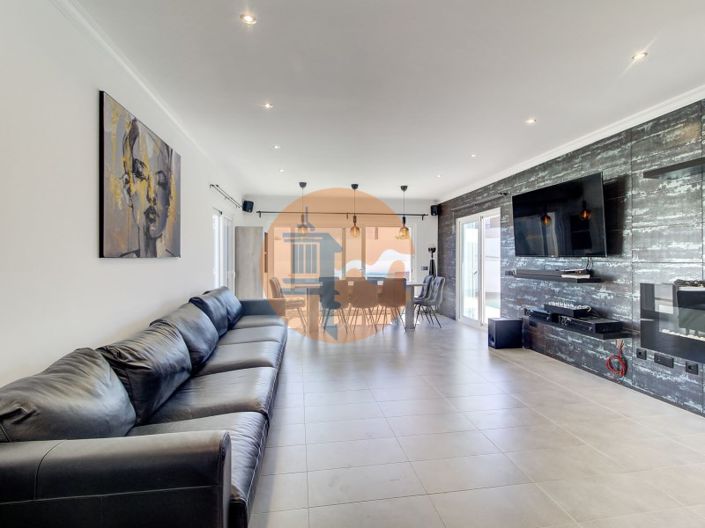 Image No.4-4 Bed House for sale