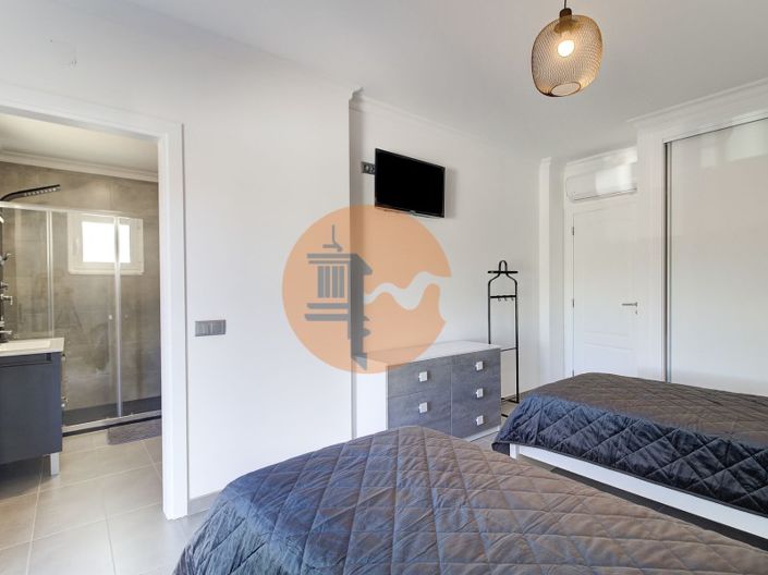 Image No.20-4 Bed House for sale