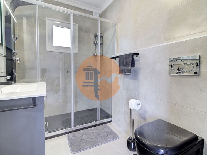 Image No.21-4 Bed House for sale