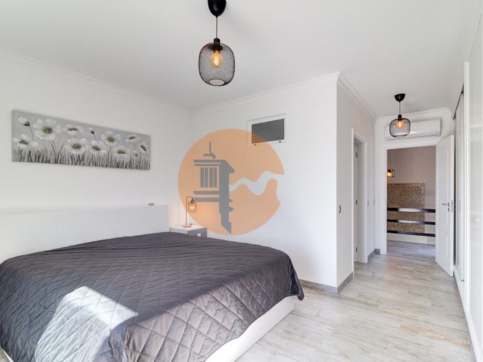 Image No.26-4 Bed House for sale