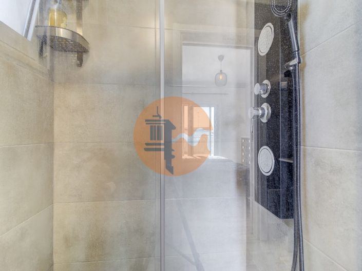 Image No.34-4 Bed House for sale