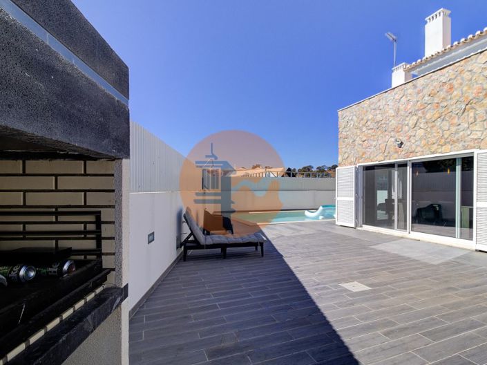 Image No.43-4 Bed House for sale