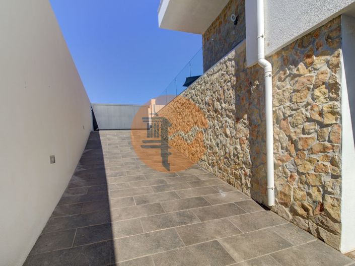 Image No.46-4 Bed House for sale