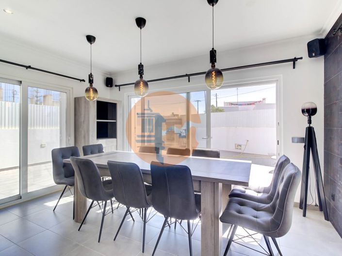 Image No.7-4 Bed House for sale