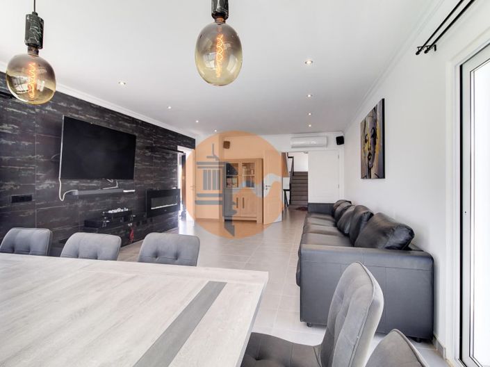 Image No.8-4 Bed House for sale