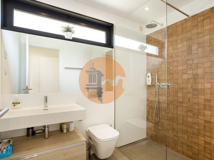 Image No.20-2 Bed Apartment for sale