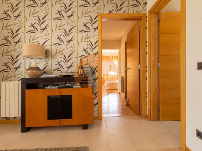 Image No.10-3 Bed House for sale