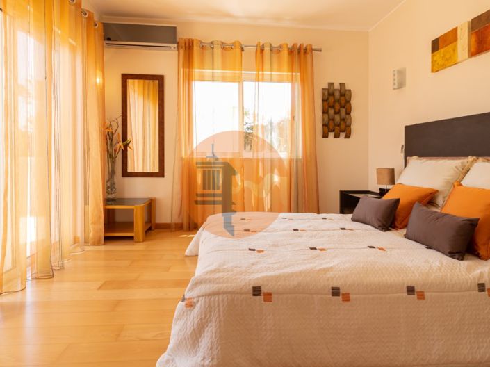 Image No.18-3 Bed House for sale