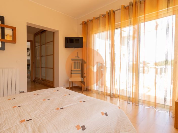 Image No.19-3 Bed House for sale