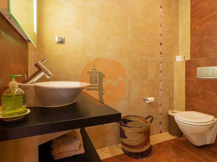 Image No.37-3 Bed House for sale