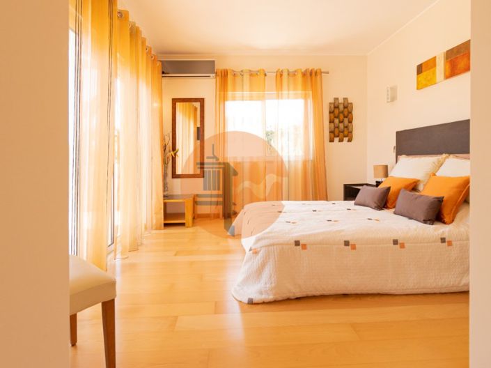 Image No.43-3 Bed House for sale