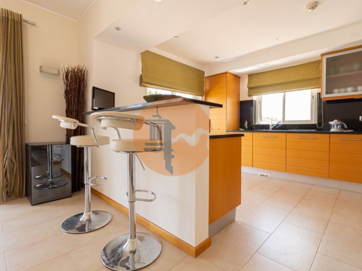 Image No.8-3 Bed House for sale