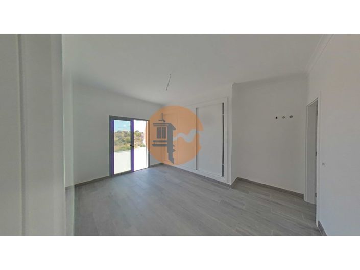 Image No.10-3 Bed House for sale