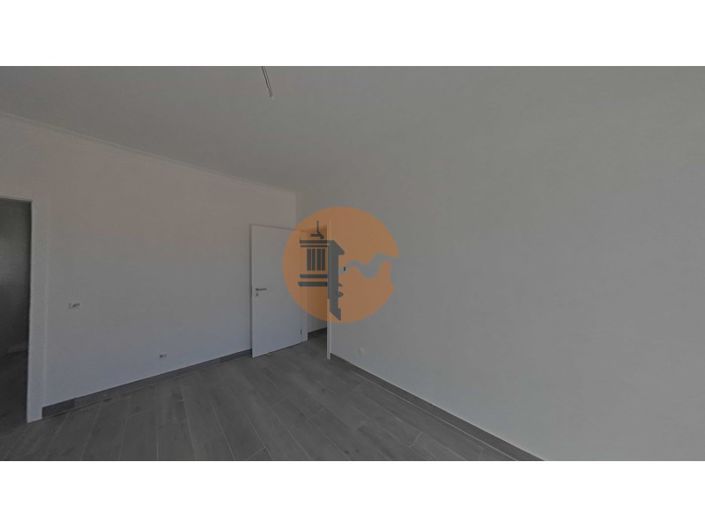 Image No.12-3 Bed House for sale