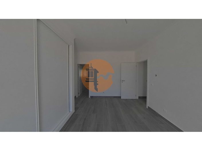 Image No.13-3 Bed House for sale