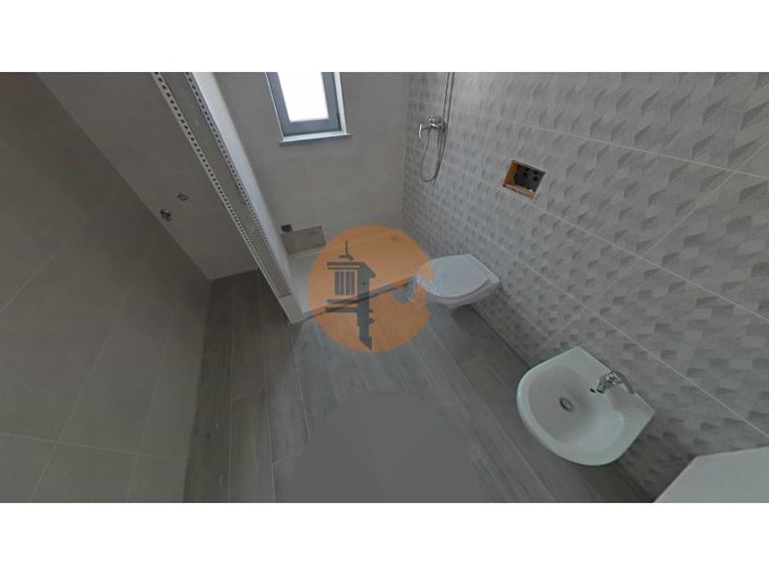 Image No.15-3 Bed House for sale