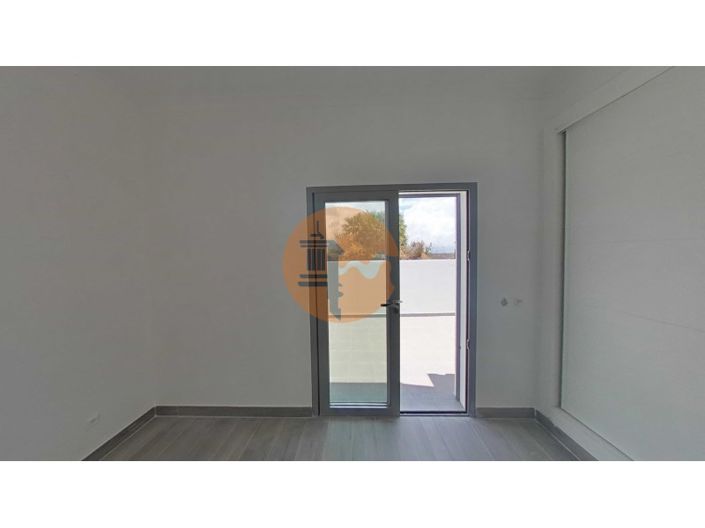 Image No.17-3 Bed House for sale